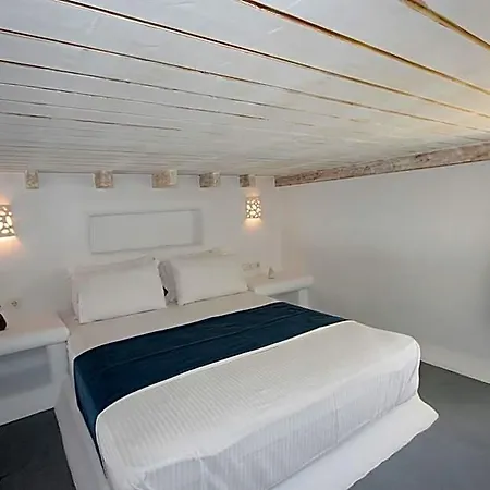 5 Traditional Hotel